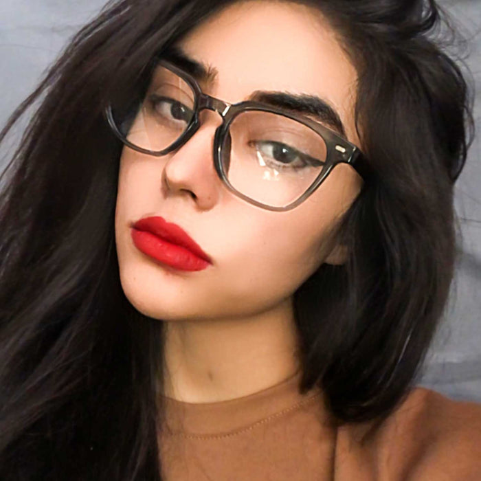 how to choose womens eyeglass frames